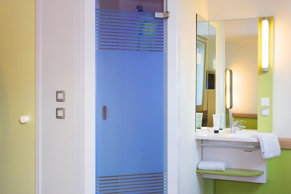 Ibis Budget Rueil Malmaison Rueil-Malmaison Exterior foto